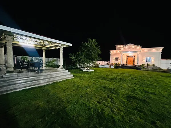 Evening pergola gatherings at Green Haven